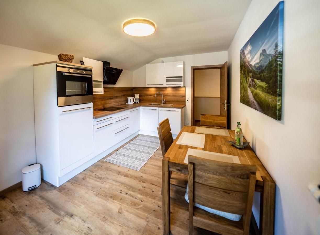 Stilvoll renovierte Wohnung mit Balkon und Bergblick Mittenwald Exterior foto